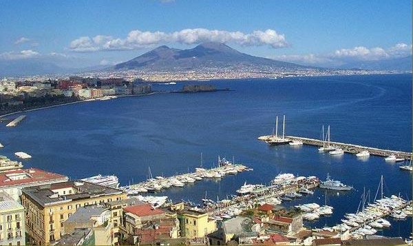 Naples et le Vsuve - Source commons.wikimedia - image GNU Free Documentation License