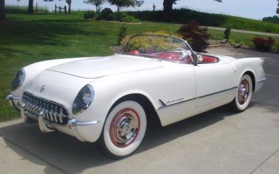 Cabriolet Chevrolet Corvette en 1953 - source commons.wikimedia image public domain