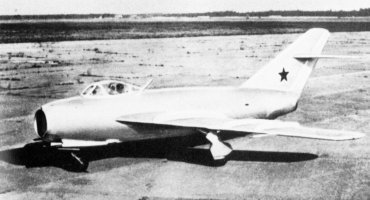 Mig 17 sovitique : source commons.wikimedia - image public domain	